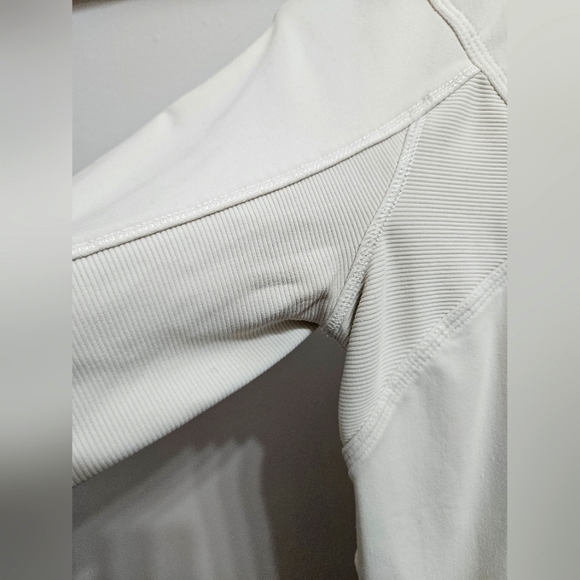 Lululemon Pull Over - Picture 3 of 7